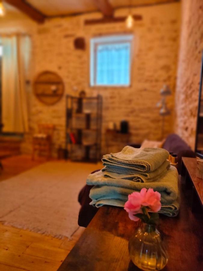 La Chamade En Beaujolais Bed & Breakfast Anse Exterior photo